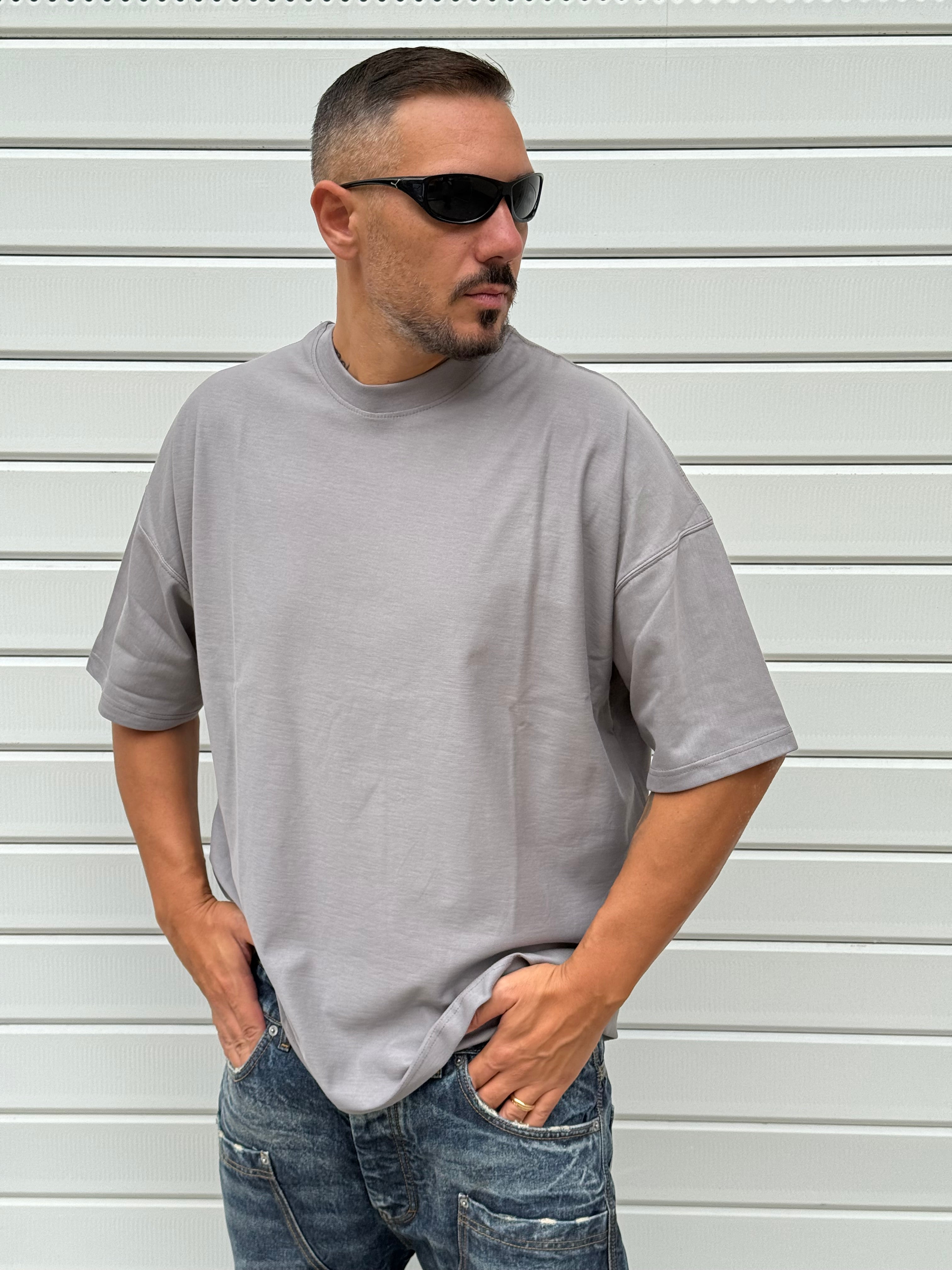 T-shirt over basic