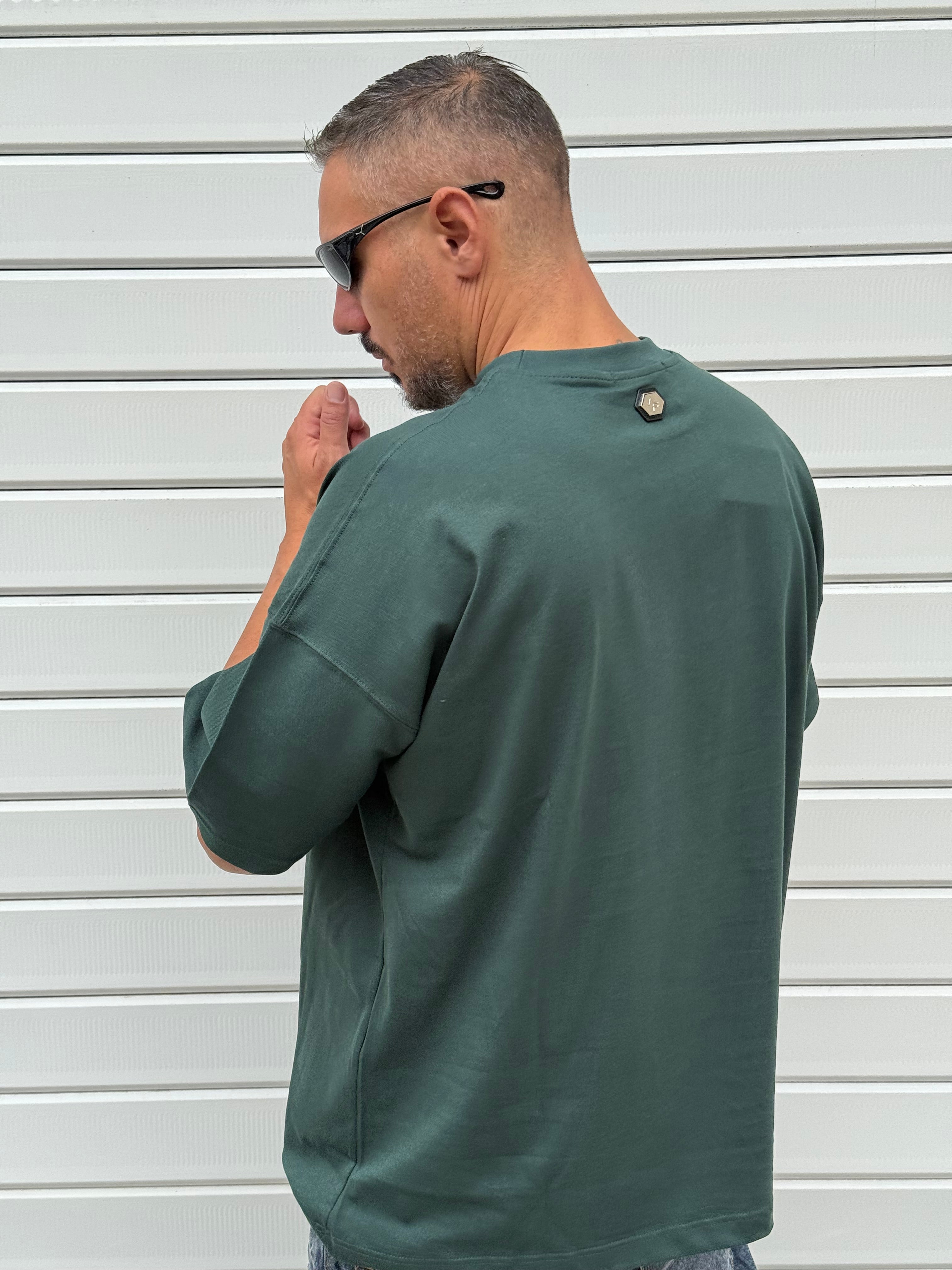 T-shirt over basic