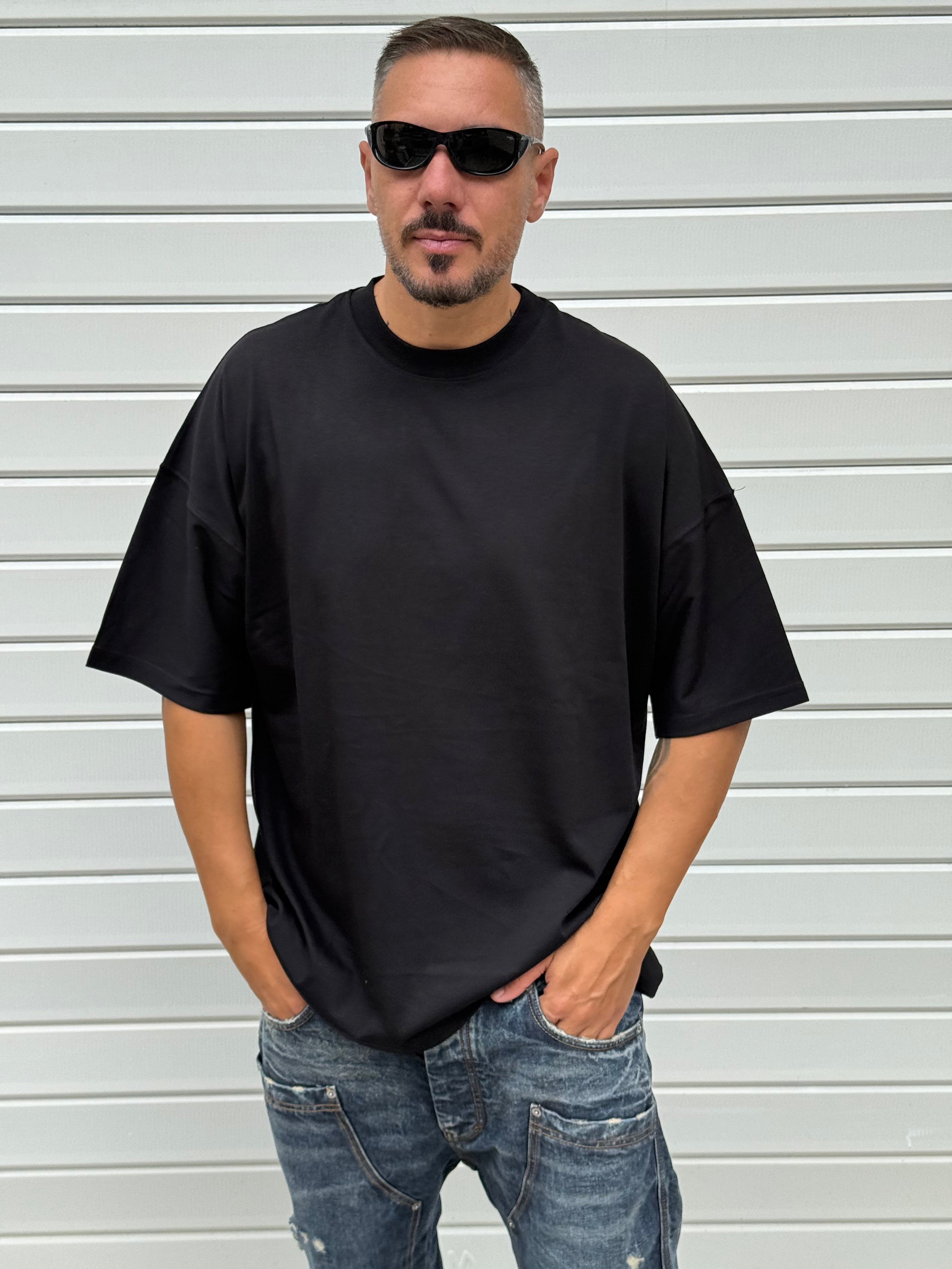 T-shirt over basic