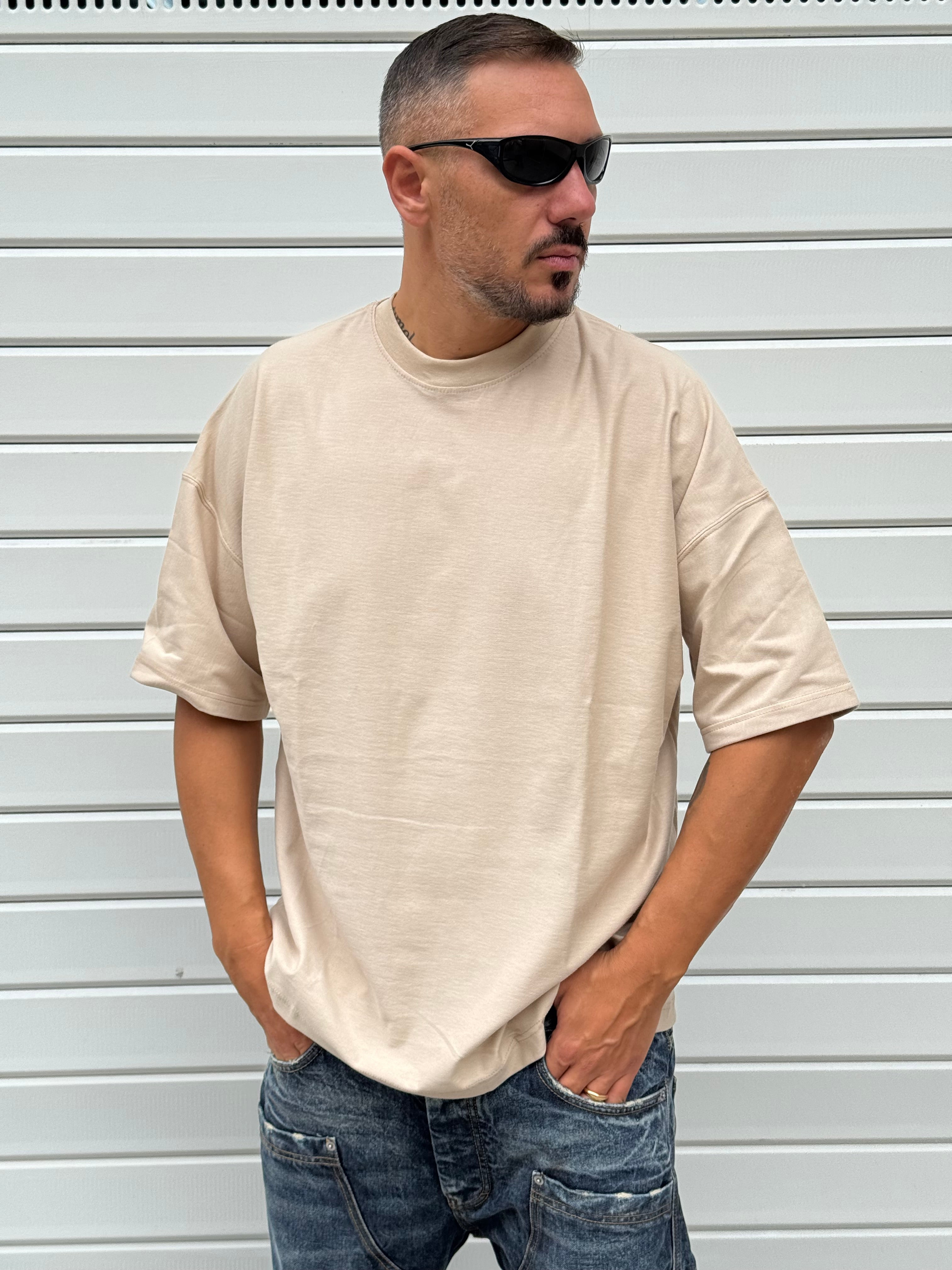 T-shirt over basic