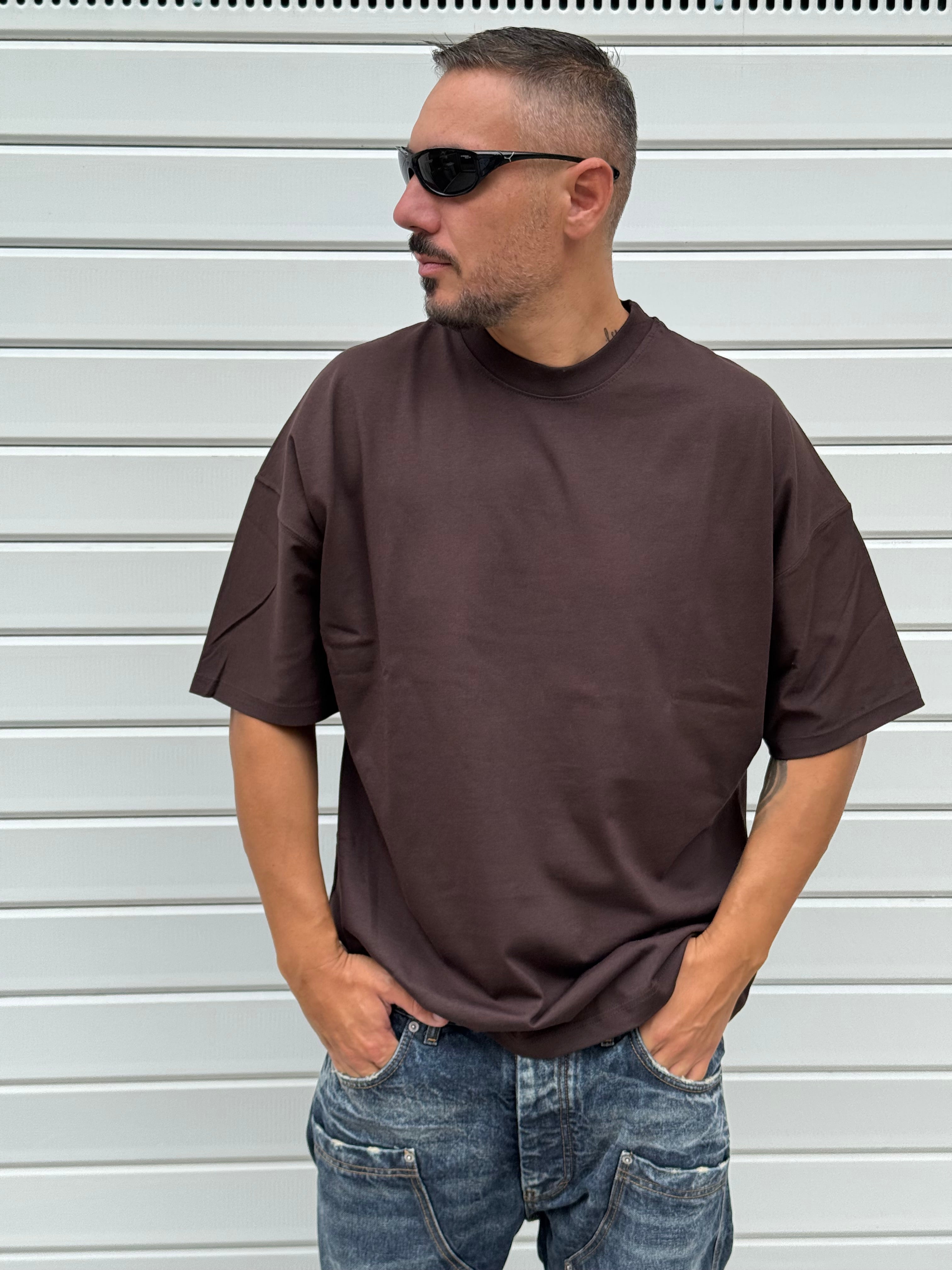 T-shirt over basic